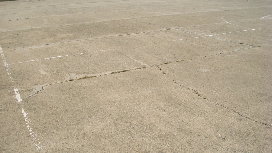 Mal estat de la pista abans de les obres de renovació del paviment